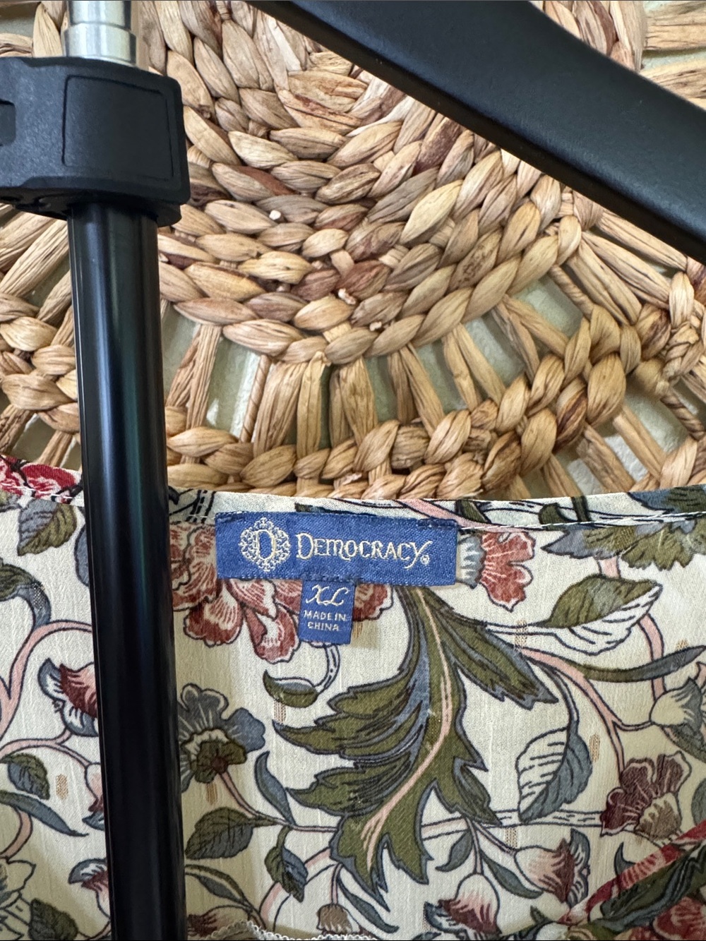 Democracy XL Floral Top - Picture 2 of 4